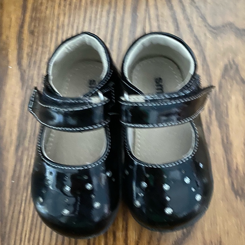 See Kai Run patent leather with studs sz 5